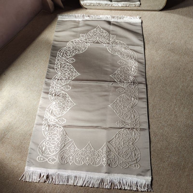 Review Sajadah Premium: Cantik untuk Mahar & Nyaman Dipakai!