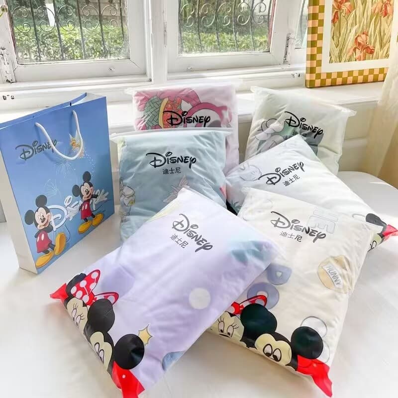 Review Selimut Sanrio Disney: Mimpi Indah Bareng Kuromi & Stitch