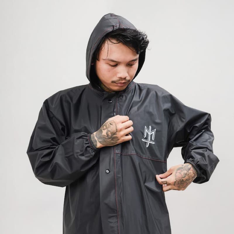 Review Jas Hujan Maternal Disaster: Gaya Anti Badai!