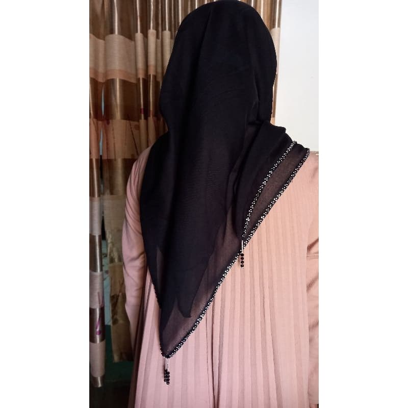 Review Hijab Paris Diamond: Secantik Namanya?