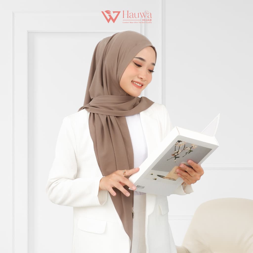 Review HAUWAM Segitiga: Hijab Sat-Set Anti Ribet & Adem!