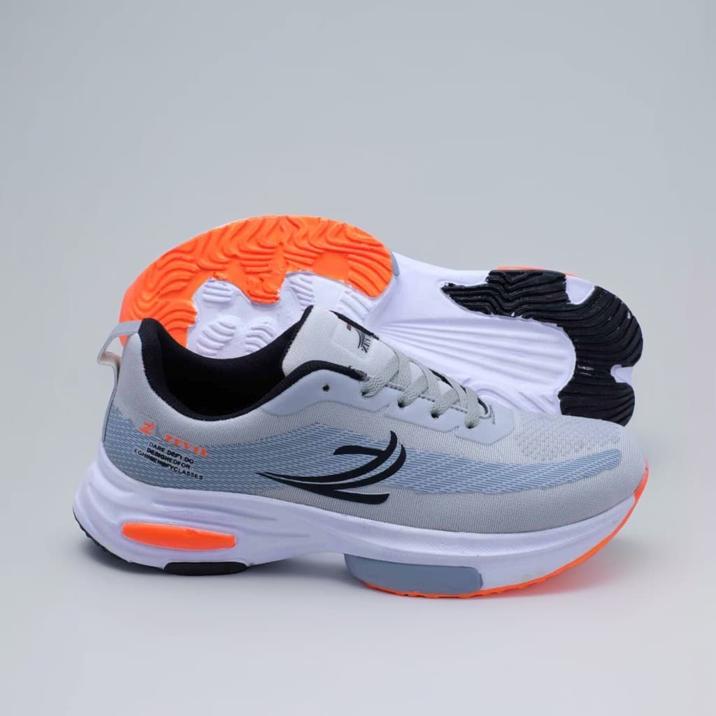 Review Sepatu Zevil: Lari Kencang Tanpa Kantong Bolong?