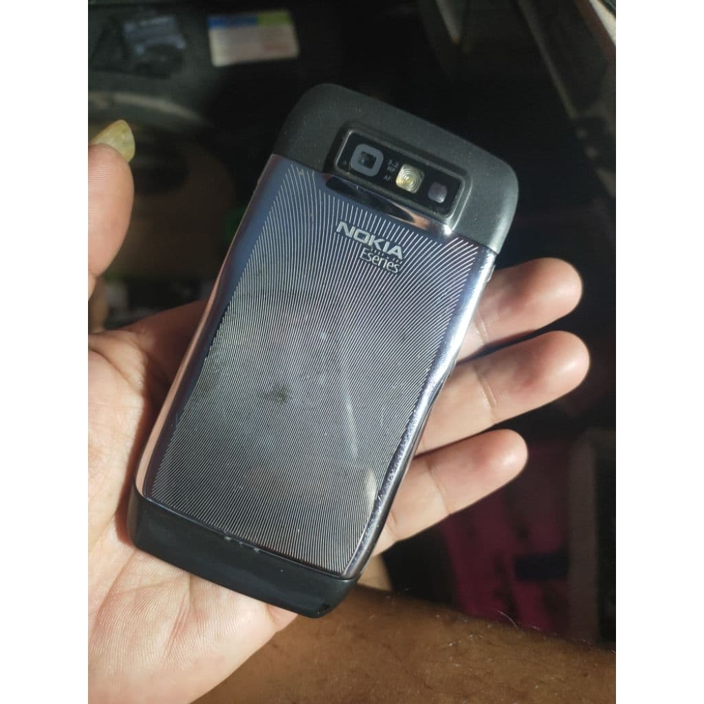 Review Nokia E71: Legenda QWERTY yang Masih Menawan?