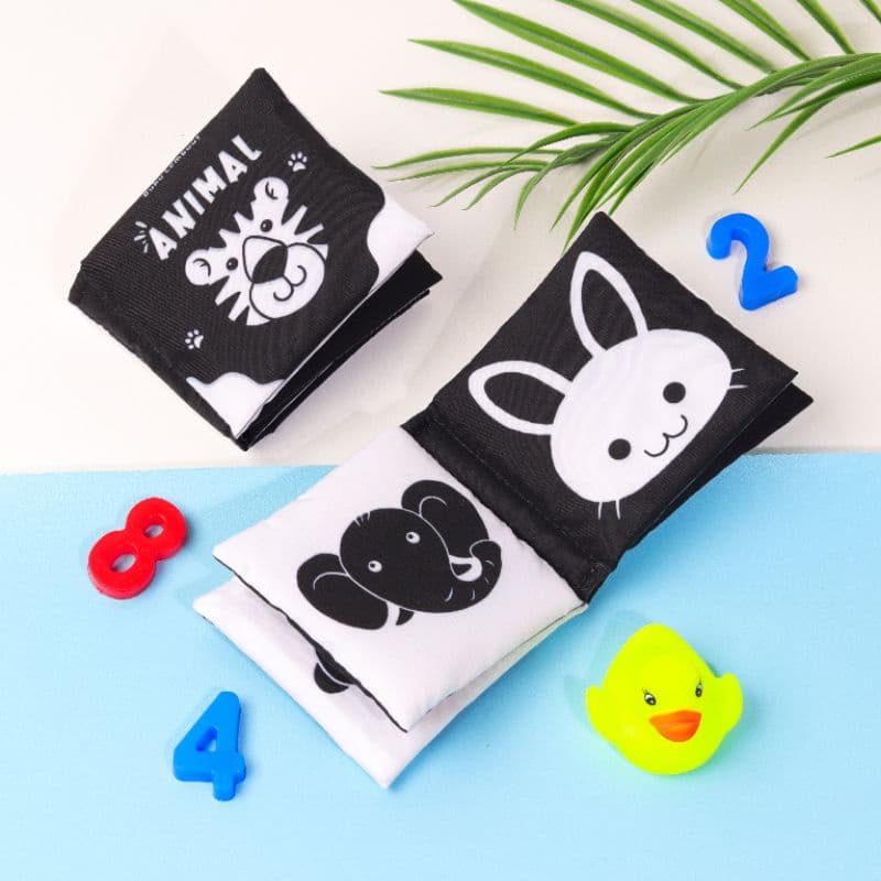 Review Buku Bayi Kontras: Mainan Pertama Terbaik Si Kecil?